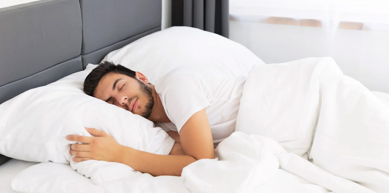 The Importance of Sleep in Fitness and Muscle Recovery: Tips for a Better Sleep Schedule